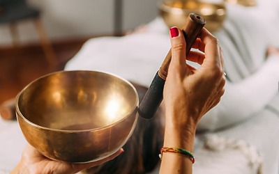 Pro koho se masáž tibetskými mísami nehodí: kontraindikace, které je potřeba znát